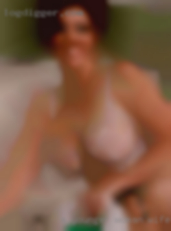 A younger woman wife for nsa fun.